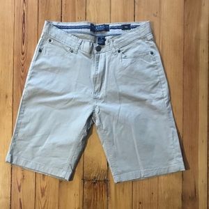Men’s khaki dress shorts